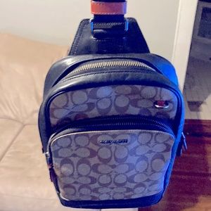 Coach men’s cross body bag practically brand new only 3 weeks old!
